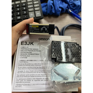 Cảm biến quang omron e3jk-r4m2