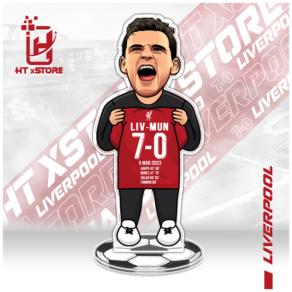 Mô hình standee in hình cầu thủ CLB Liverpool cầm áo bóng đá tỷ số 7-0, mô hình bóng đá để bàn làm quà tặng, trang trí