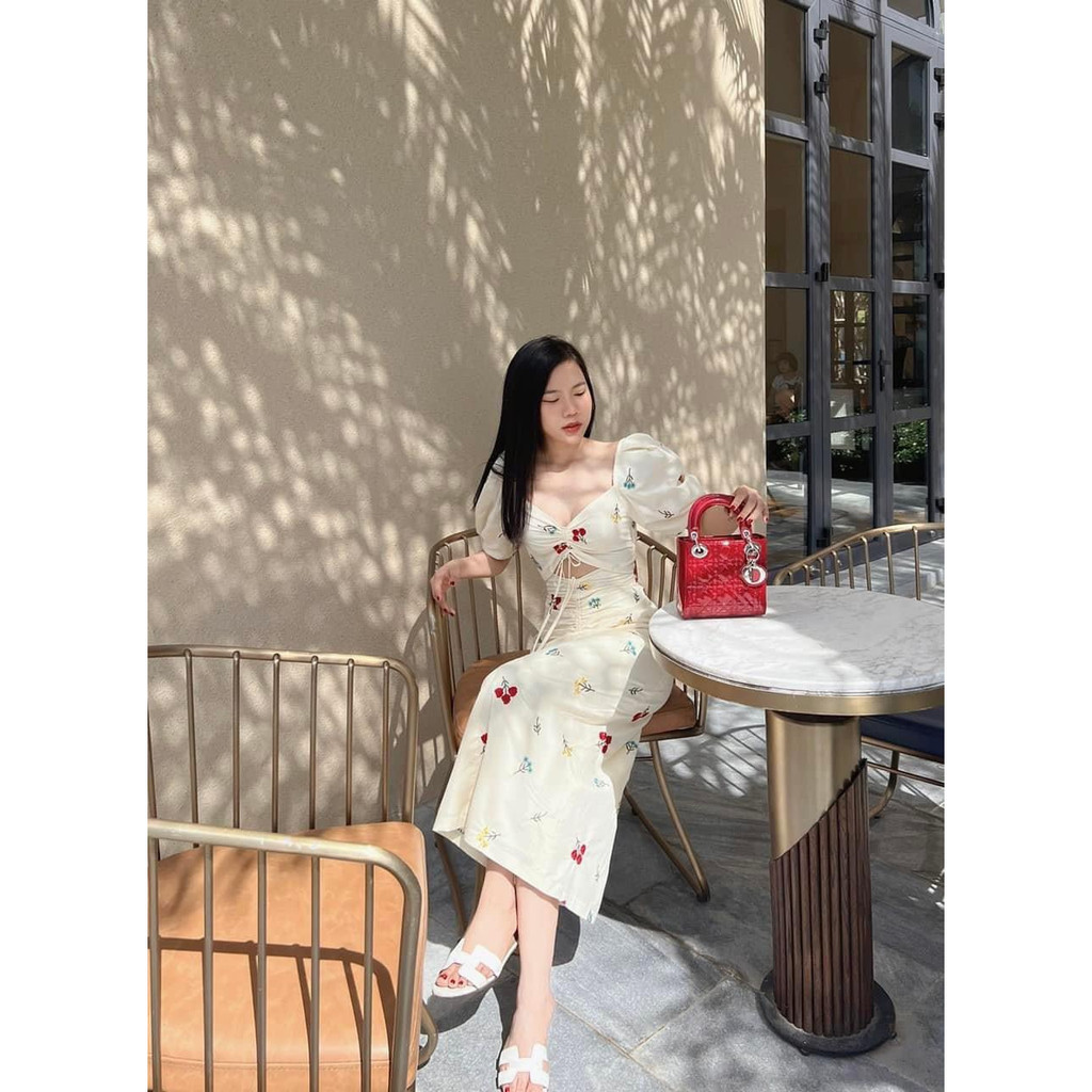 đầm rút dây ở ngực khoét eo in hình chery đỏ mọng hoarv2
