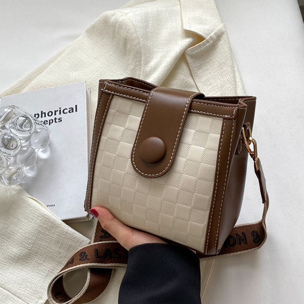 Túi xách nữ túi đeo chéo da bóng dáng vuông đơn giản dễ phối đồ SMN595 | BigBuy360 - bigbuy360.vn