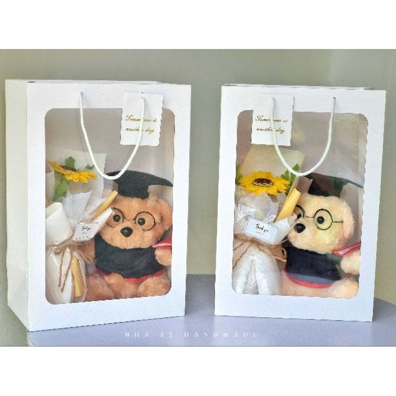 Set quà gấu tốt nghiệp và hoa hương dương tặng kèm thiệp
