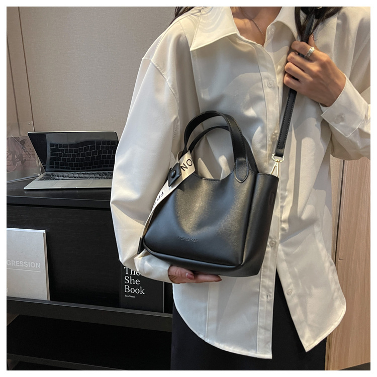 Túi xách nữ túi đeo chéo set 2 chi tiết da bóng đơn giản dễ thương SMN594 | BigBuy360 - bigbuy360.vn