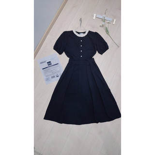 Set áo và chân váy đũi đen cổ bèo