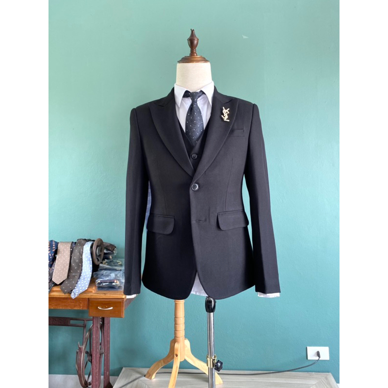 Vest nam mầu đen, loại 2 cúc ,trẻ trung phù hợp mọi lứa tuổi