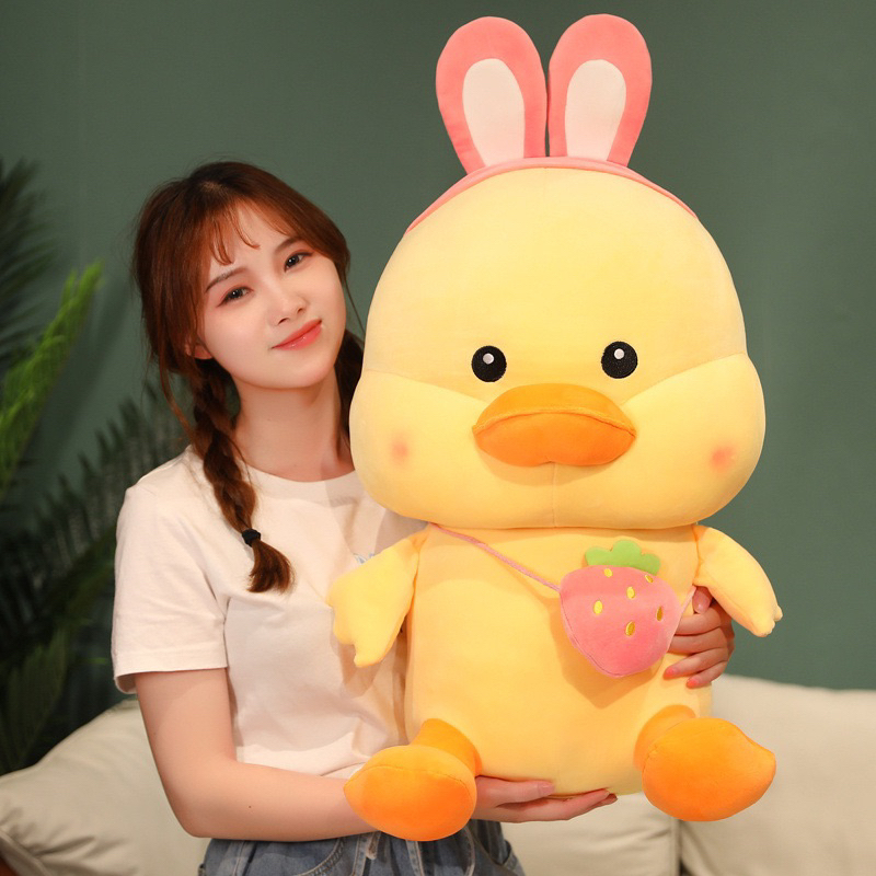 Gấu Bông Vịt Tai Thỏ Đeo Túi Quả Dâu GABO TEDDY BEAR