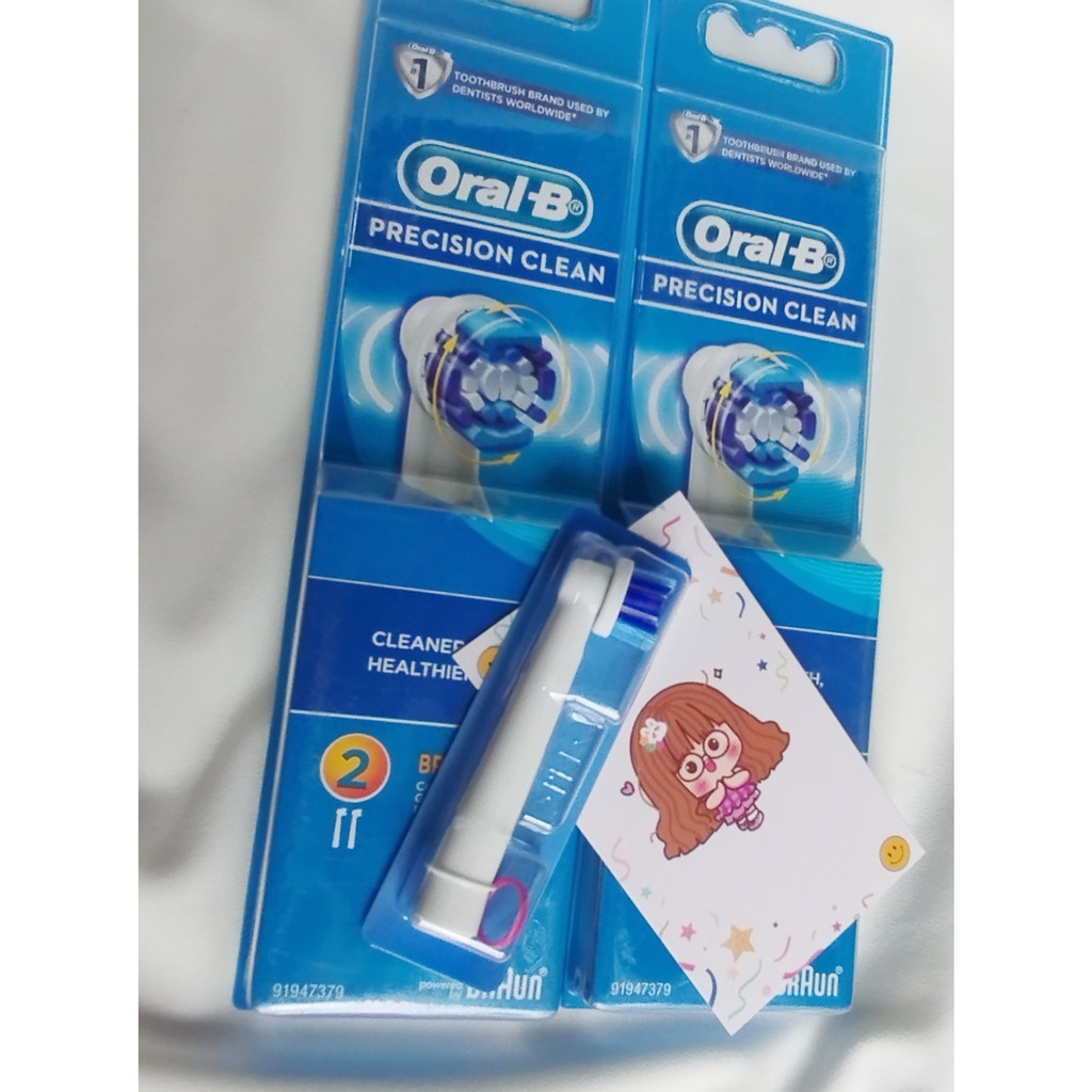 Đầu thay bàn chải Oral B Precision Clean, chuyên đánh tan mảng bám vào cao răng làm sạch khoang miệng