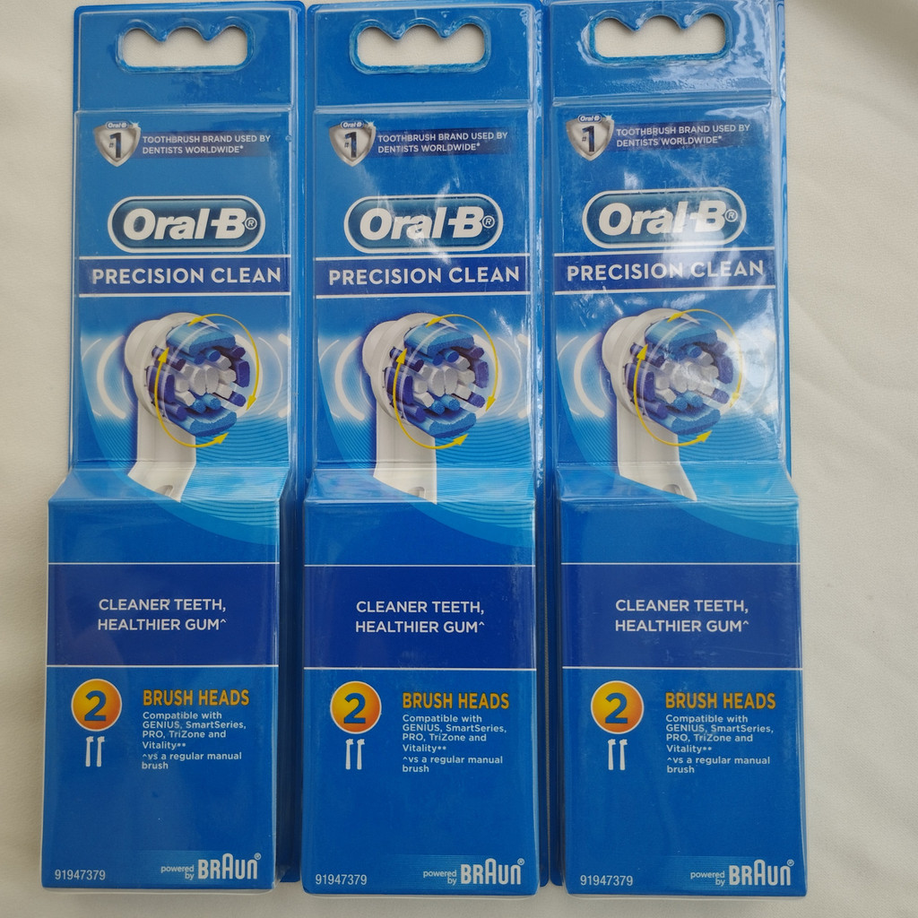 Đầu thay bàn chải Oral B Precision Clean, chuyên đánh tan mảng bám vào cao răng làm sạch khoang miệng