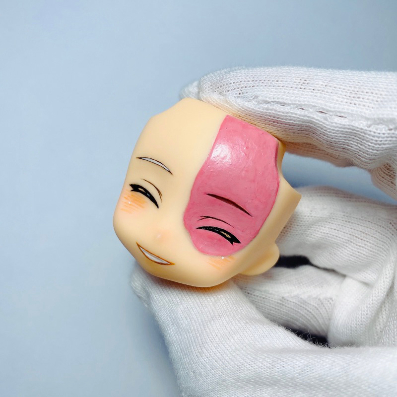 Mặt Shoto cười mỉm