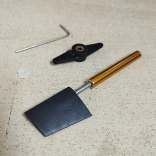 Bánh lái 28x20mm chiều cao tổng thể 86mm kèm vít chuyển động dùng để chế tàu thuyền