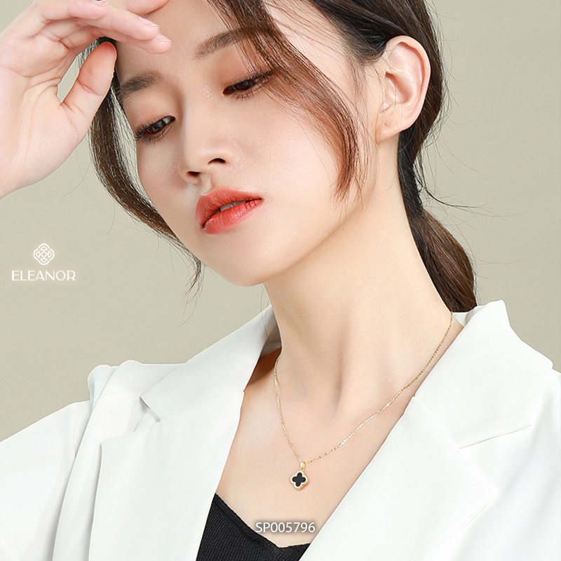 Dây chuyền nữ titan Eleanor Accessories lật mặt hình cỏ bốn lá hai màu đính đá phụ kiện trang sức 5796
