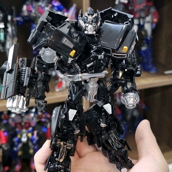 Mô hình IronHide - Baiwei TW-1026 robot biến hình 16cm