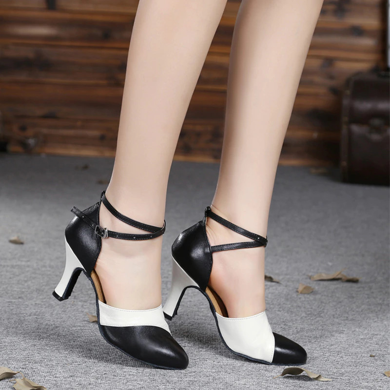 Giày khiêu vũ latin kín mũi phối màu cực xinh -gót 7 cm