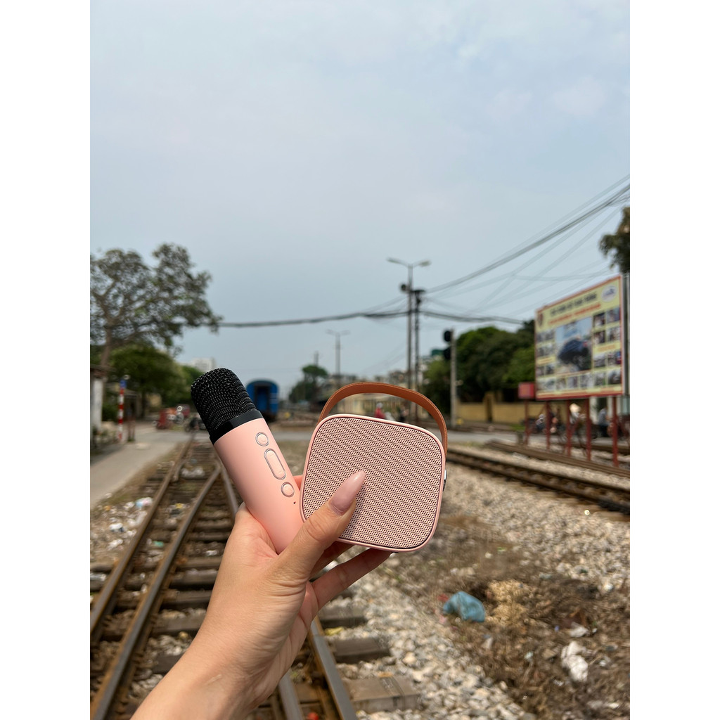 LOA MINI KÈM MIC HÁT KARAOKE D20 KẾT NỐI ĐƯỢC VỚI ĐIỆN THOẠI HOÁC MÁY CHIẾU