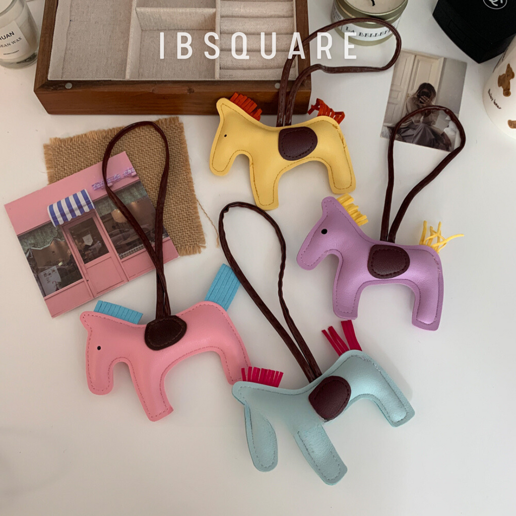 Móc treo ngựa da IBSQUARE phụ kiện treo túi xách