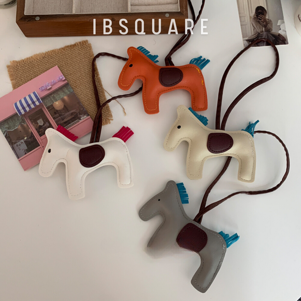 Móc treo ngựa da IBSQUARE phụ kiện treo túi xách