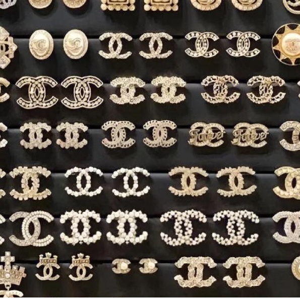 Khuyên tai thương hiệu chữ X nhiều mẫu sang chảnh CN01