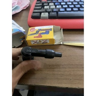 Chụp bugi NGK có điện trở NHẬT (tẩu cho xe máy số, nắp Spark Plug resistor cover tiết kiệm xăng, mã LD05F 8060 tẩu bugi