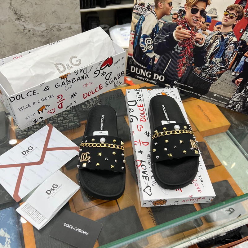 Siêu phẩm dép lê D/G hoạ tiết và logo nổi bật ,lên chân cực fom cực nét.New2023