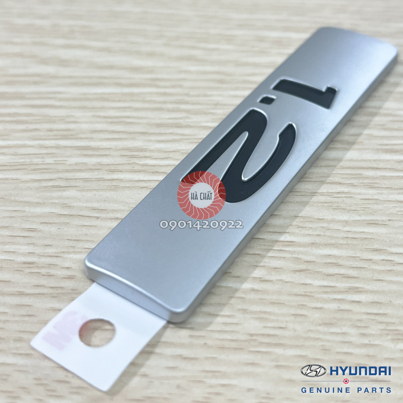 Logo chữ nổi 1.2 cho xe Hyundai i10 - Nhập khẩu chính hãng HYUNDAI MOBIS Hàn Quốc