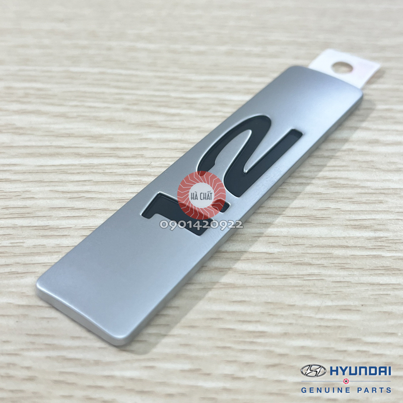 Logo chữ nổi 1.2 cho xe Hyundai i10 - Nhập khẩu chính hãng HYUNDAI MOBIS Hàn Quốc