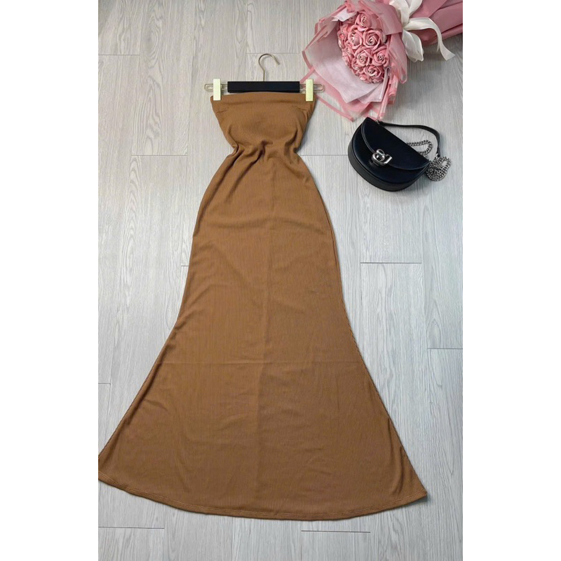 Đầm Ống Maxxi Tăm Bo Dáng Đuôi Cá Hở Lưng 2 Dây Bảng Ngang