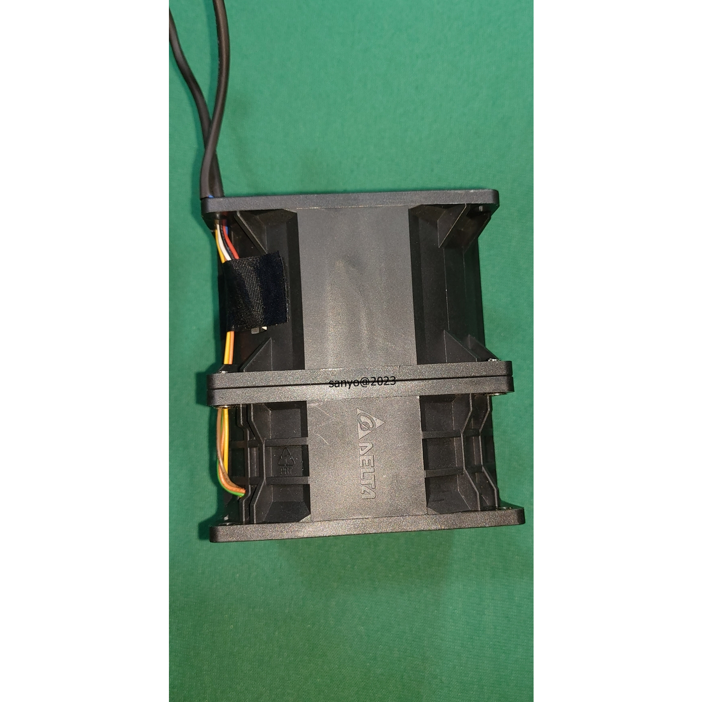 Quạt đôi Delta 8cm chạy mạnh