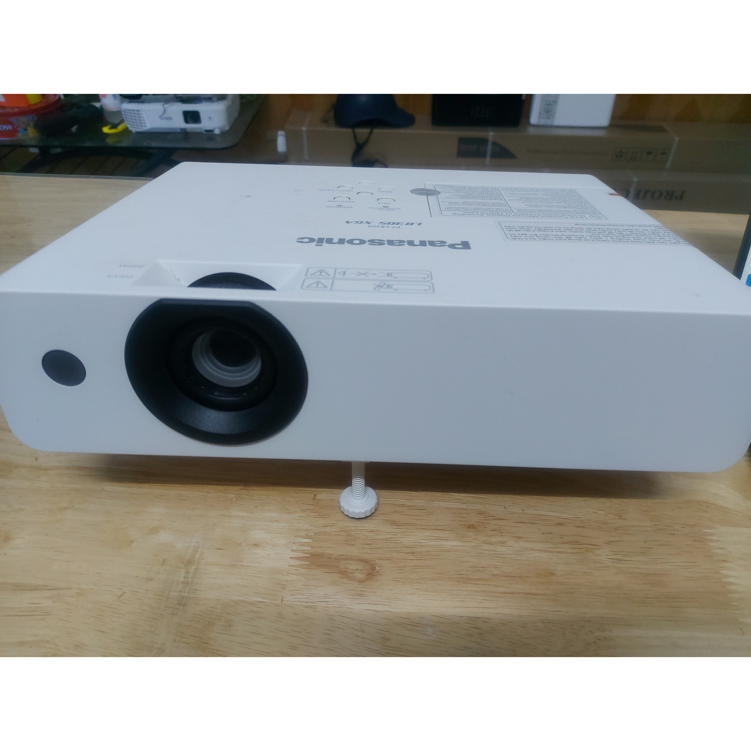 Máy chiếu Panasonic PT-LB353 Sáng Rỏ Nét Đẹp