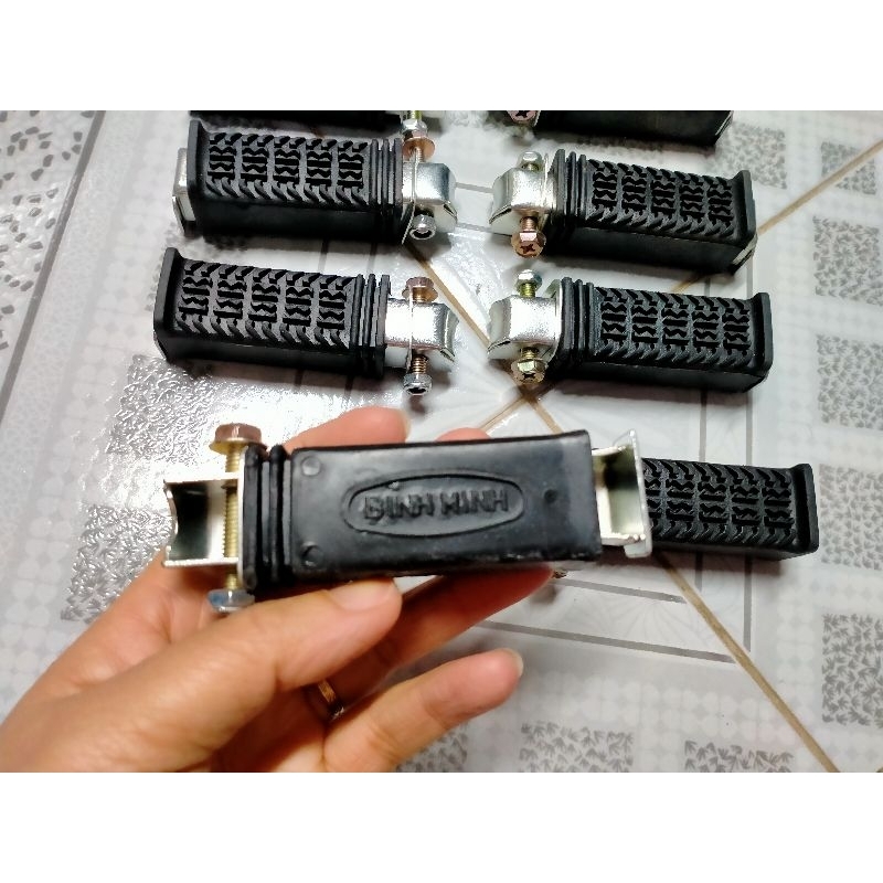 ĐỂ CHÂN SAU XE ĐẠP