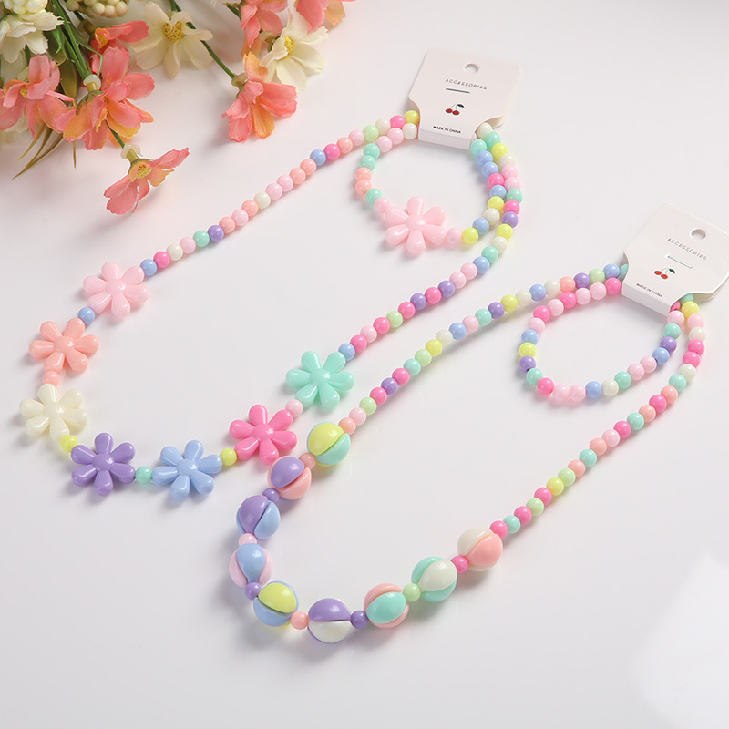 Set vòng tay, vòng cổ xỏ chuỗi bằng hạt nhựa nhiều màu làm thủ công dùng làm quà tặng cho bé gái