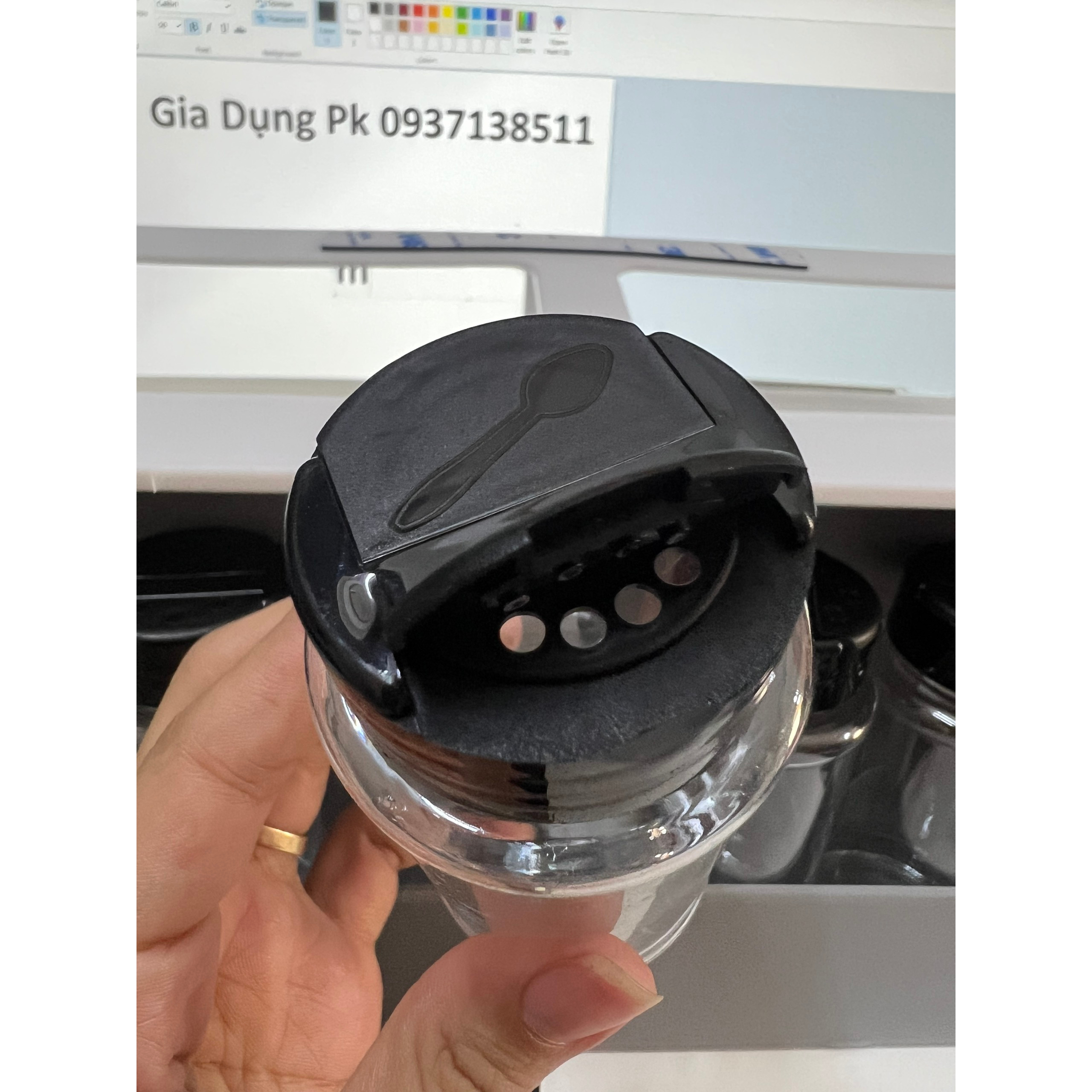 Giá Đựng Lọ Gia Vị Treo Tường kèm 6 lọ gia vị Không Cần Đục Lỗ Tiện Lợi