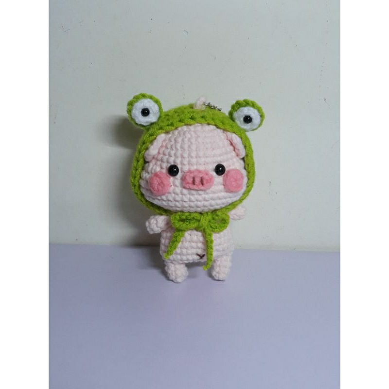Móc khóa len bé heo đội mũ ếch 🐸