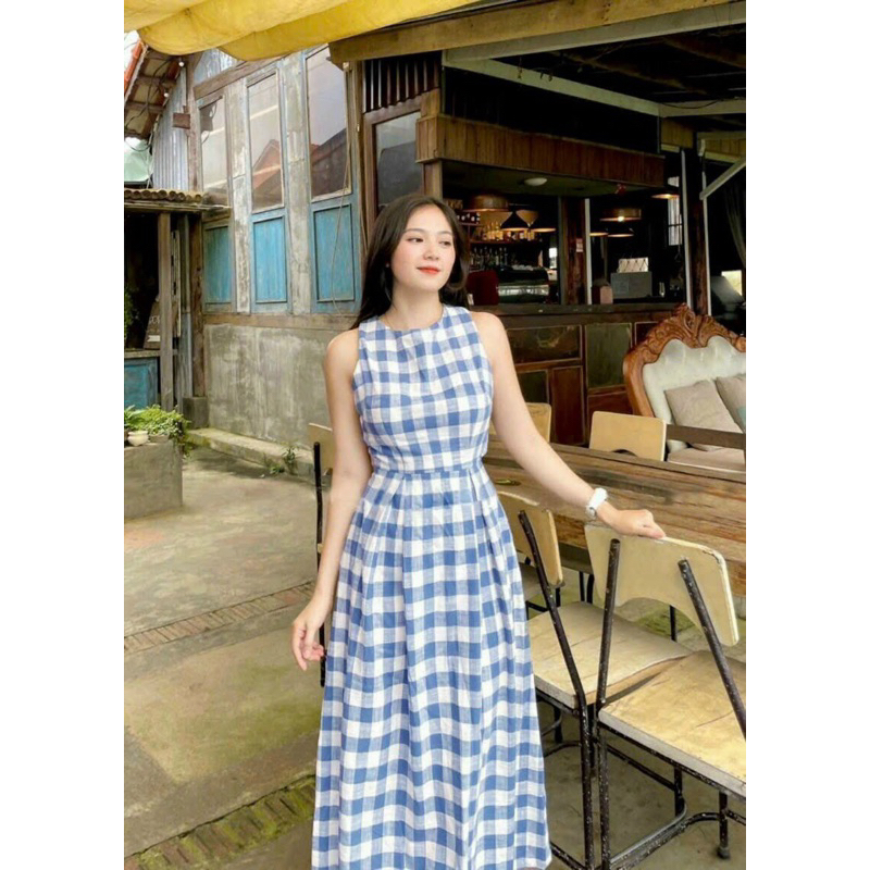 Đầm xòe caro cổ tròn