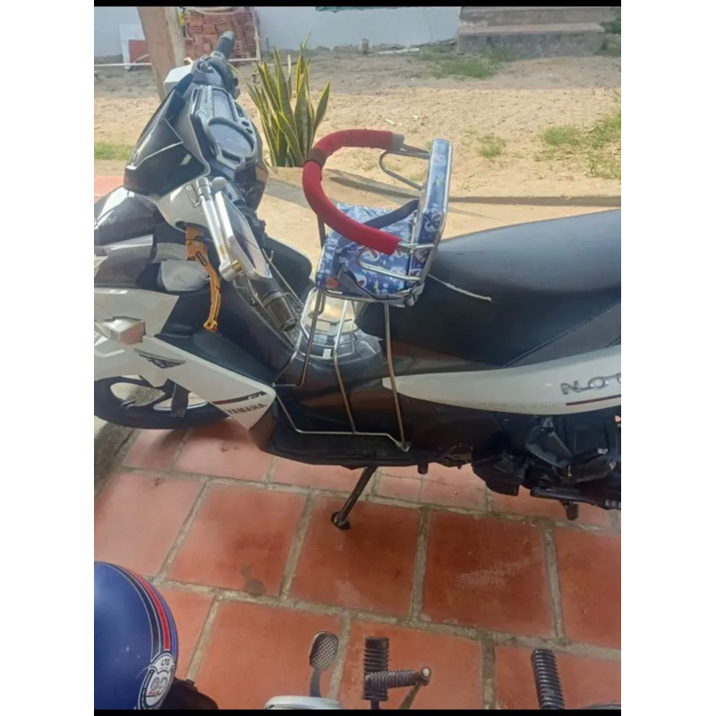 Ghế ngồi xe tay ga cho bé Nouvo có vòng