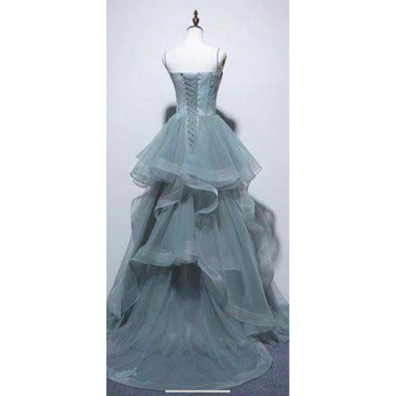 Đầm dạ  hội  màu  xám xinh xắn