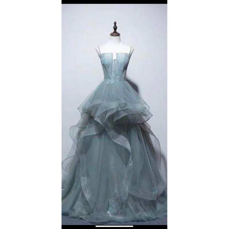 Đầm dạ  hội  màu  xám xinh xắn