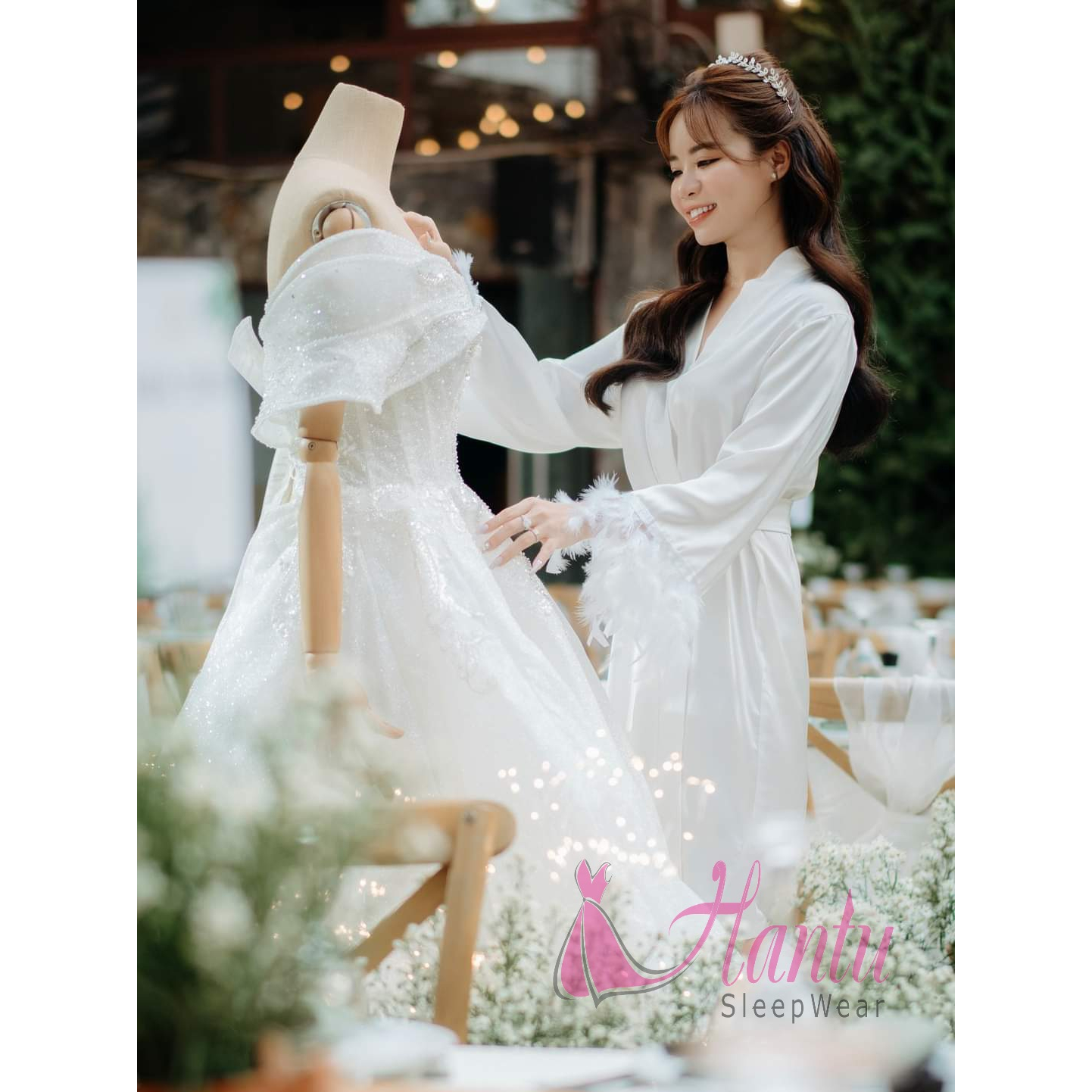 Áo choàng make up cô dâu phối lông vũ sang trọng Hantu Sleepwear