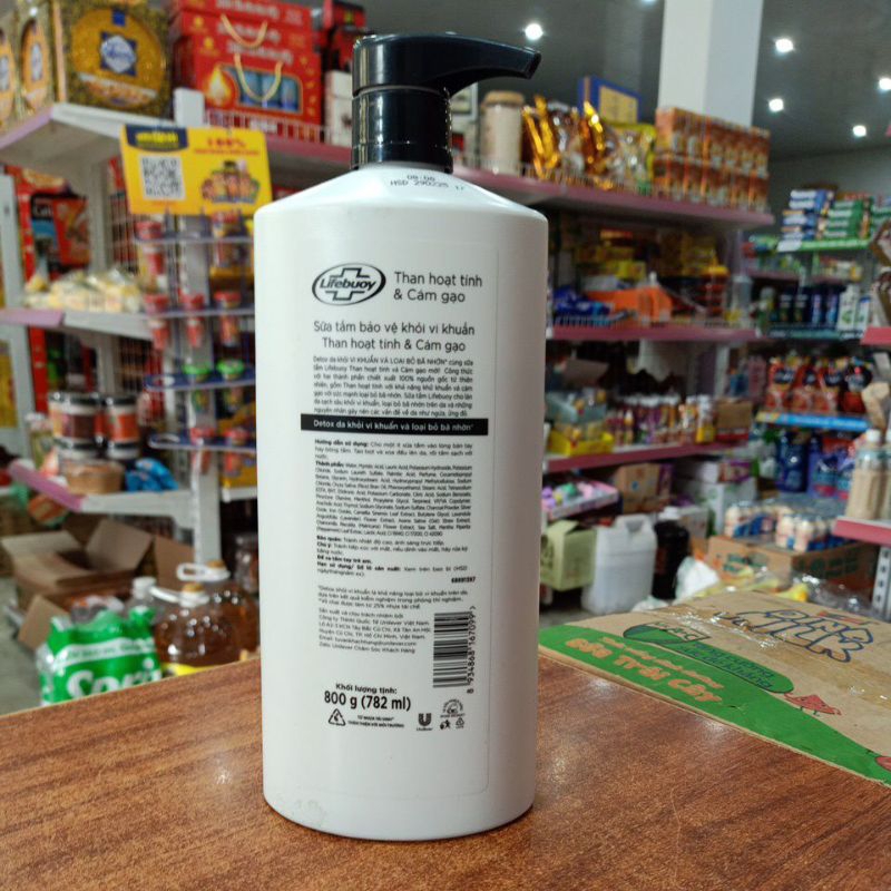 SỮA TẮM LIFEBUOY THAN HOẠT TÍNH VÀ CÁM GẠO 800G