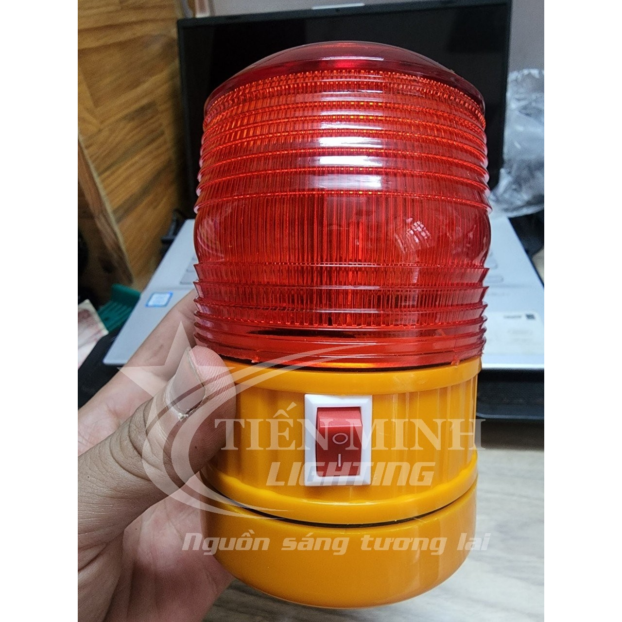 Đèn quay cảnh báo dùng pin cảnh báo khu vực đang thi công hay nơi nguy hiểm, dùng liên tục 120 tiếng