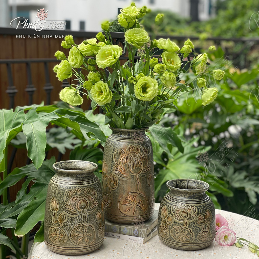Set 3 bình gốm Bát Tràng khắc tay họa tiết hoa sen, men xanh mộc cổ kính 3 kích thước PKND FLOWERS & DECOR MG200