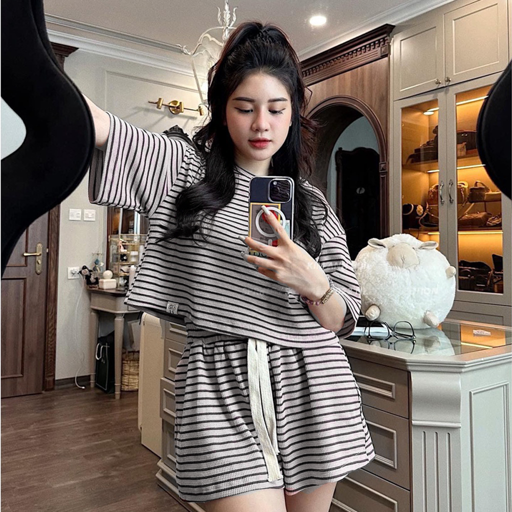 Bộ Đùi Nữ Áo Croptop Dáng Rộng Kẻ Ngang Cá Tính Trẻ Trung ( mã BKS02 )