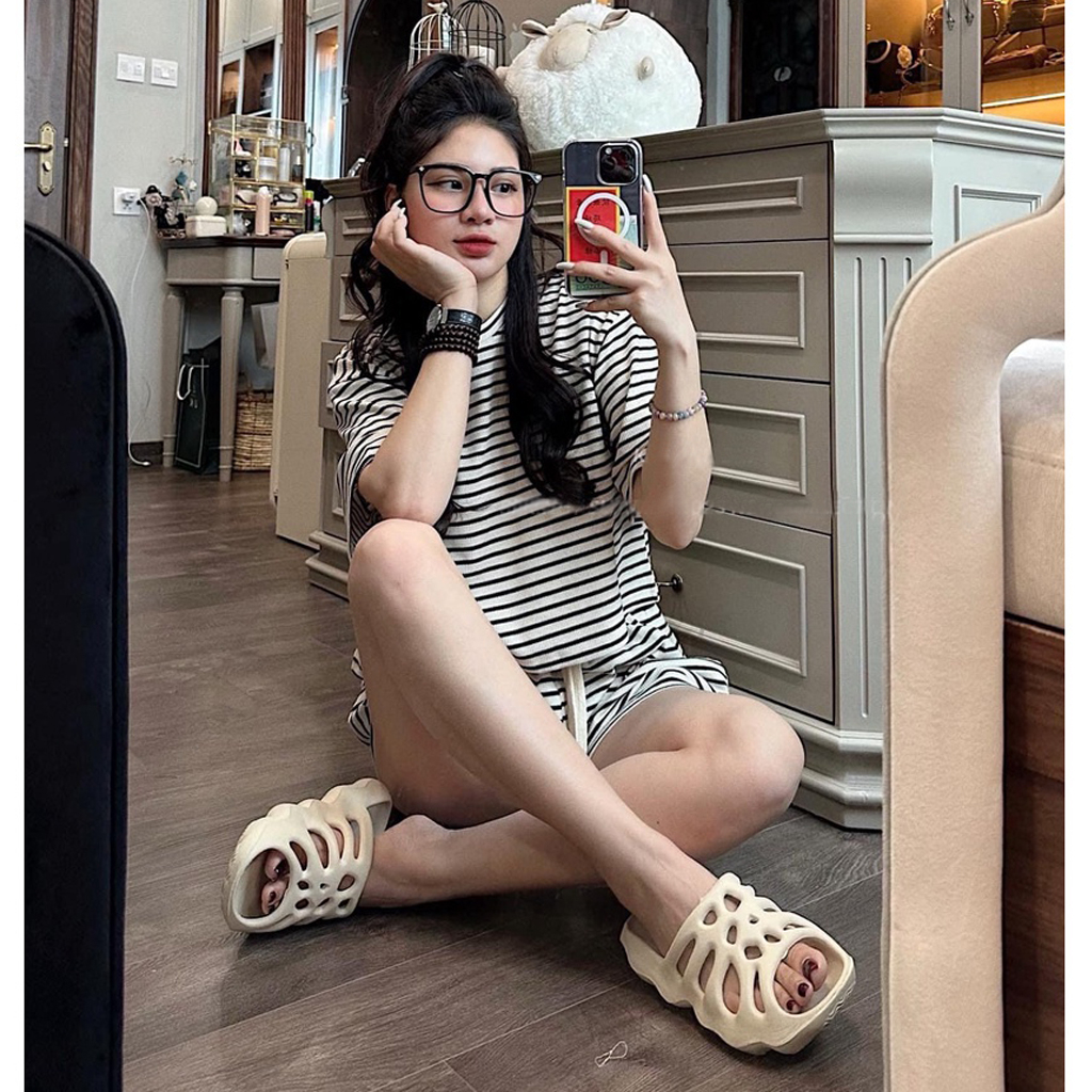 Bộ Đùi Nữ Áo Croptop Dáng Rộng Kẻ Ngang Cá Tính Trẻ Trung ( mã BKS02 )