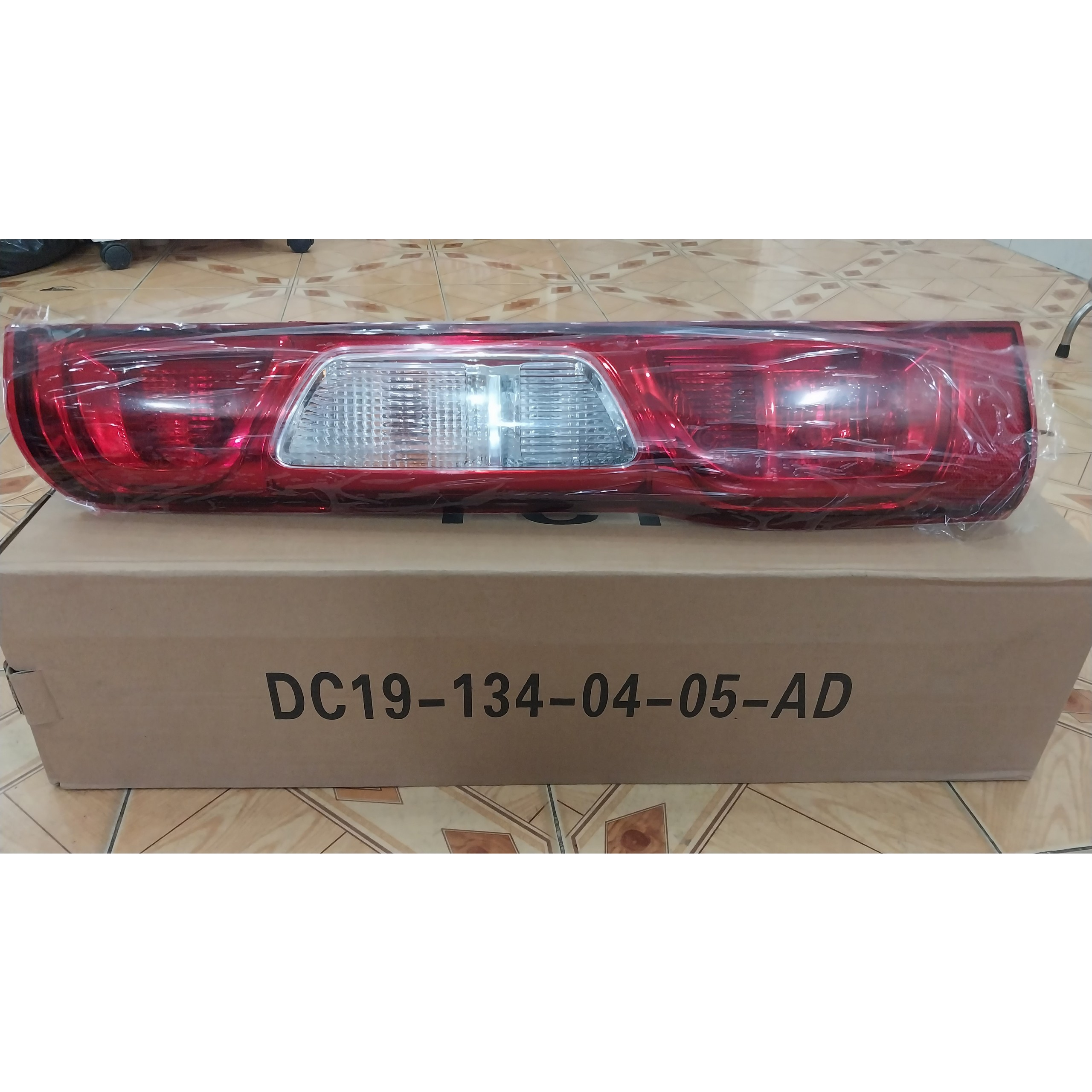 ĐÈN HẬU SAU XE FORD TRANSIT 2012-2021