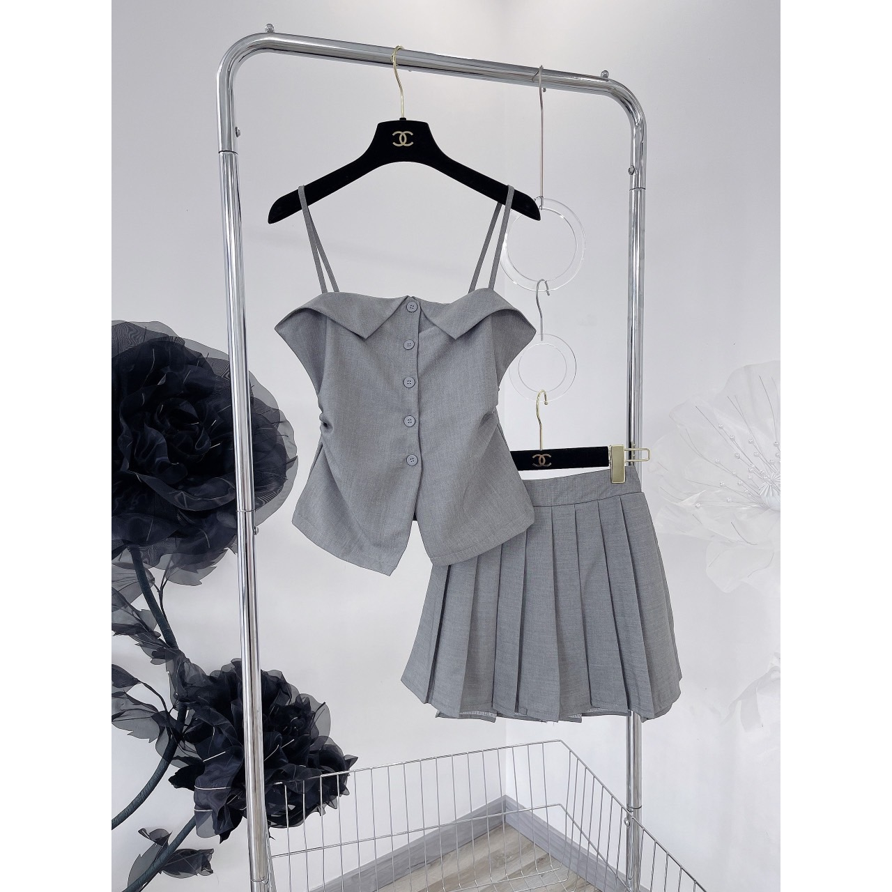 Set áo 2 dây + chân váy xếp ly