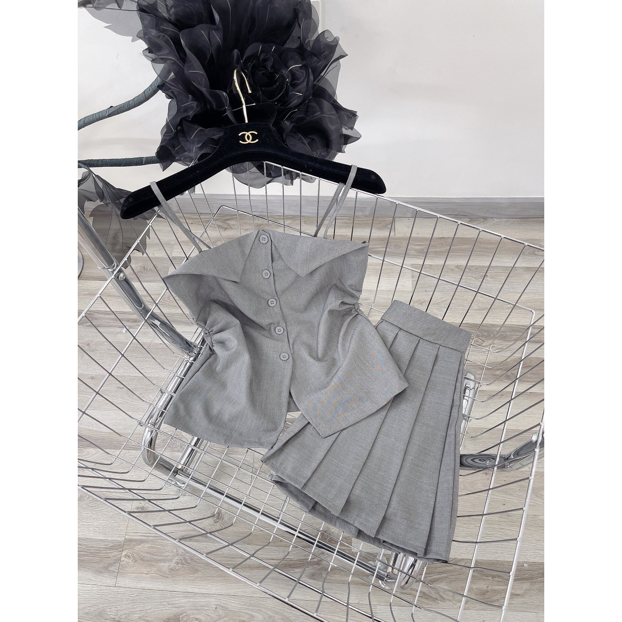 Set áo 2 dây + chân váy xếp ly