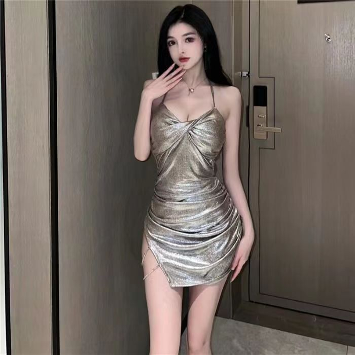 Váy ngủ bạc kèm xích ngực xoắn gợi cảm 2242