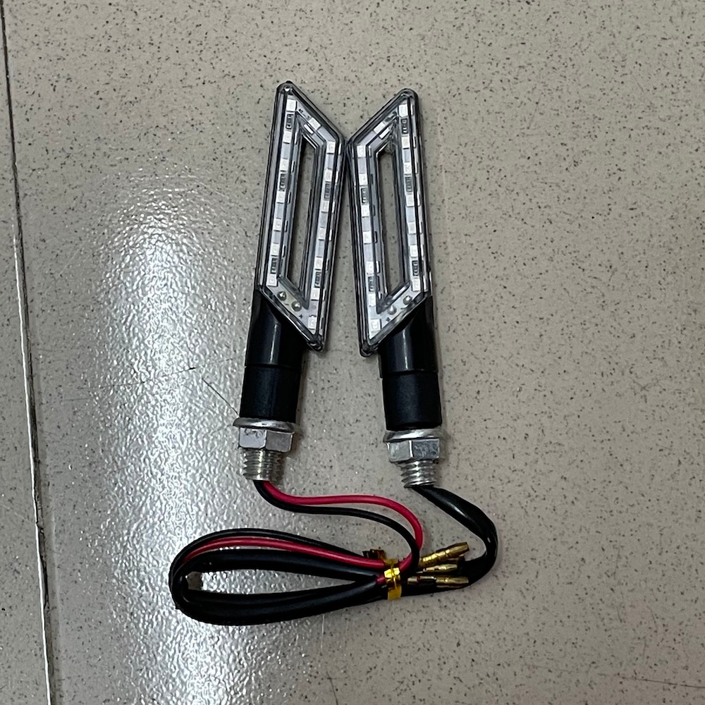 Thanh lý tai đèn xi nhan led chất lượng cao giúp người tham gia giao thông dễ dàng nhận biết xi nhan của bạn