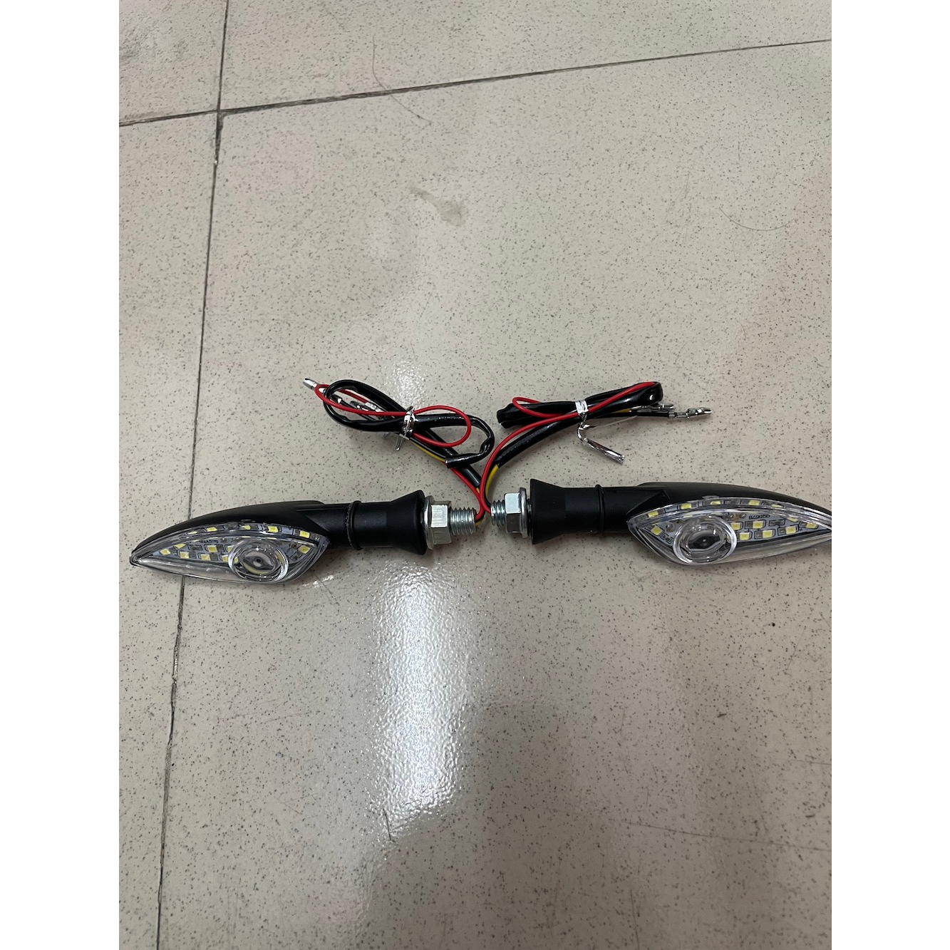 Thanh lý tai đèn xi nhan led chất lượng cao giúp người tham gia giao thông dễ dàng nhận biết xi nhan của bạn