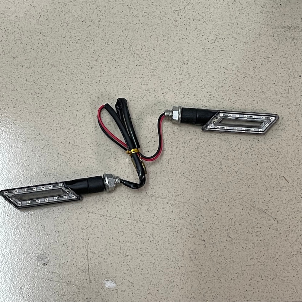 Thanh lý tai đèn xi nhan led chất lượng cao giúp người tham gia giao thông dễ dàng nhận biết xi nhan của bạn