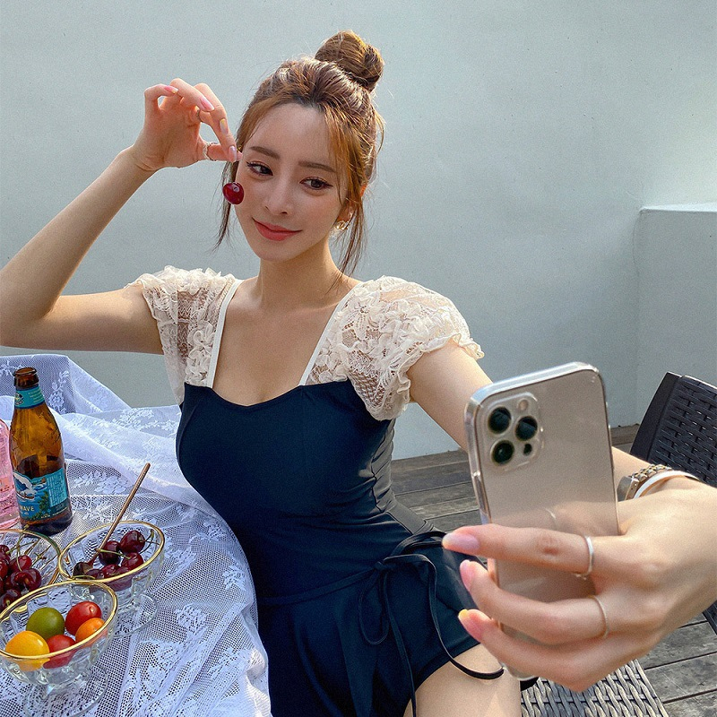 Bikini liền thân bộ đồ bơi cộc tay phối ren sang chảnh che khuyết điểm kèm chân váy ngoài thời trang Hàn Quôc