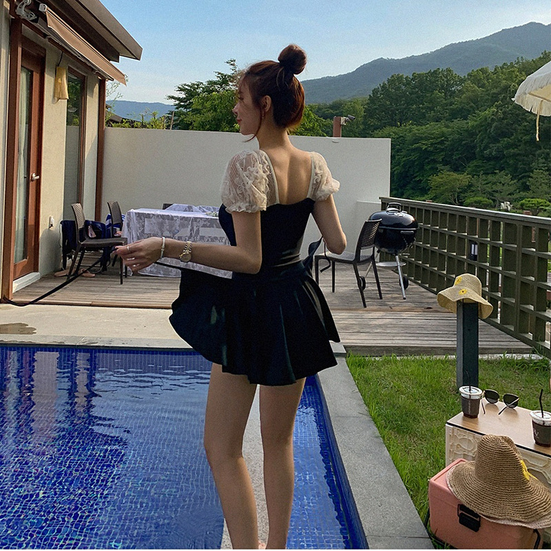 Bikini liền thân bộ đồ bơi cộc tay phối ren sang chảnh che khuyết điểm kèm chân váy ngoài thời trang Hàn Quôc